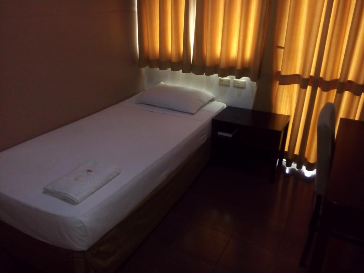 Hotel Kichi Legazpi Esterno foto