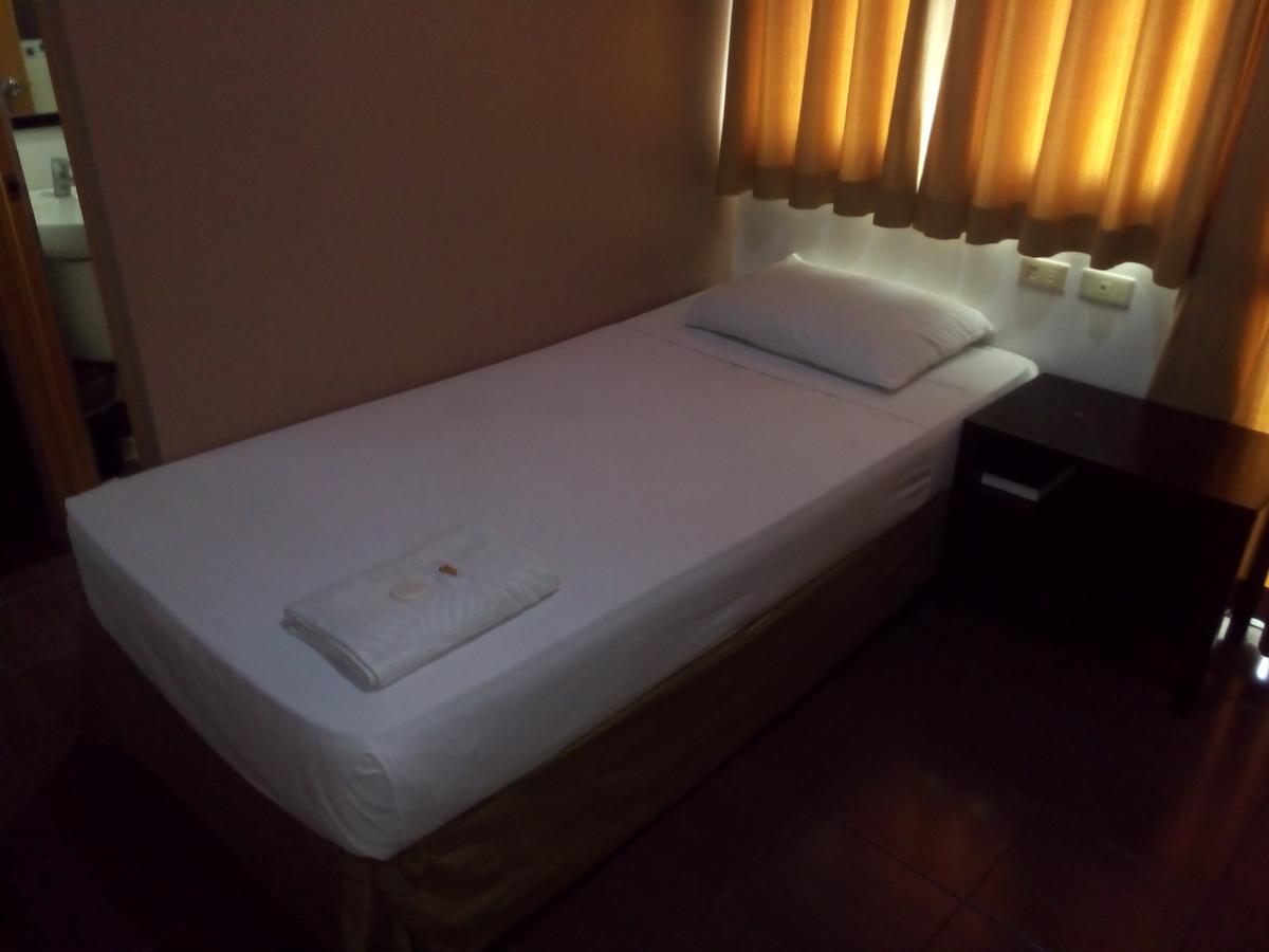 Hotel Kichi Legazpi Esterno foto